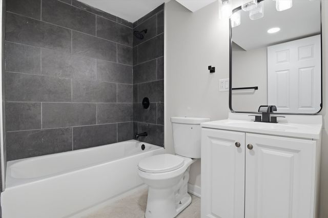 821 N Lockwood Avenue, Chicago, IL 60651