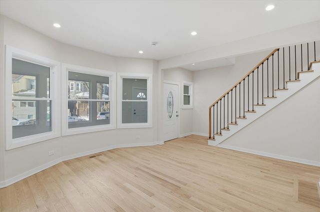 821 N Lockwood Avenue, Chicago, IL 60651