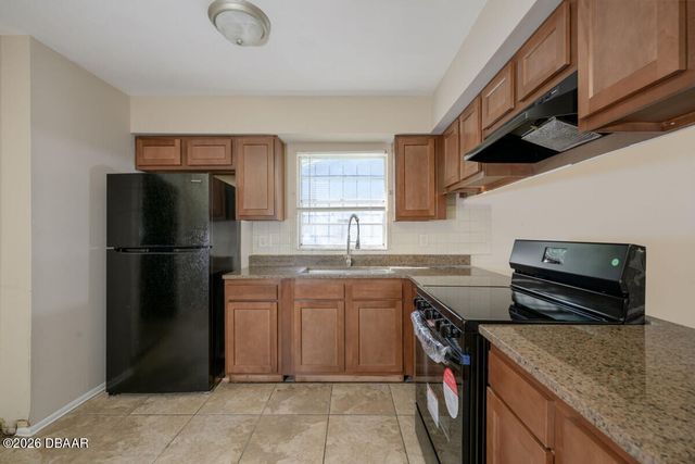 927 E Millard Court, Daytona Beach, FL 32117