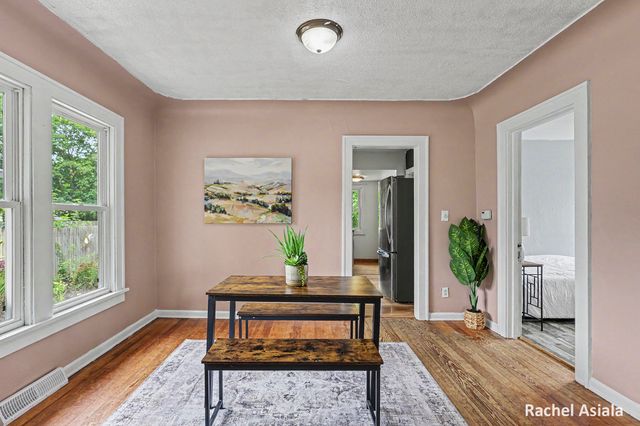 143 Murray Street SE, Kentwood, MI 49548