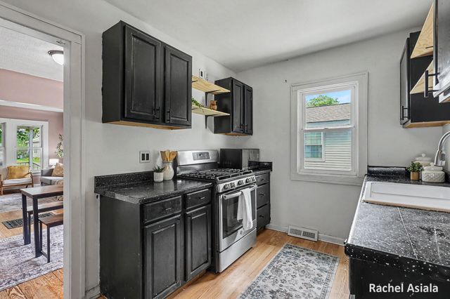 143 Murray Street SE, Kentwood, MI 49548