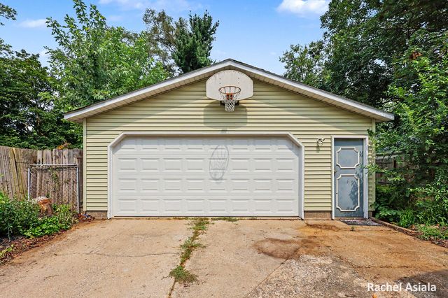 143 Murray Street SE, Kentwood, MI 49548