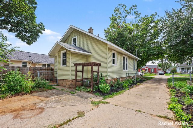 143 Murray Street SE, Kentwood, MI 49548