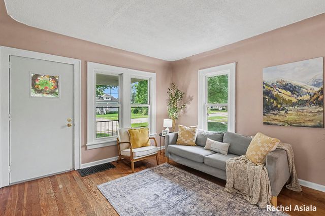 143 Murray Street SE, Kentwood, MI 49548