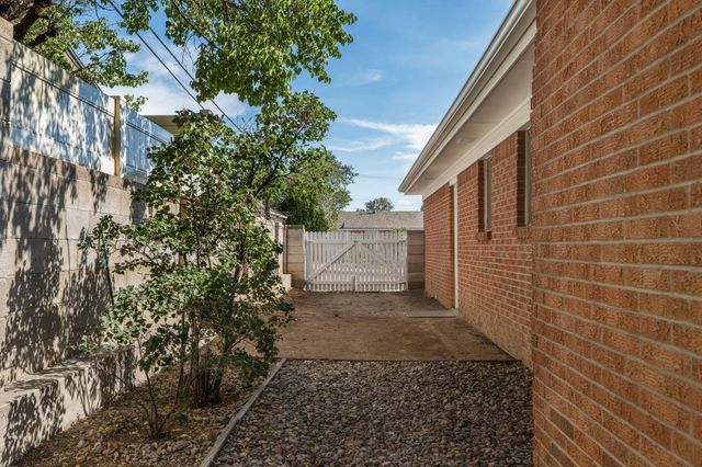12329 Princess Jeanne Avenue NE, Albuquerque, NM 87112