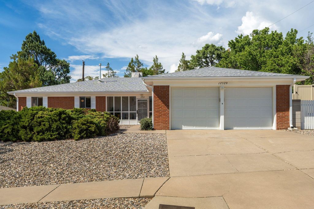 12329 Princess Jeanne Avenue NE, Albuquerque, NM 87112