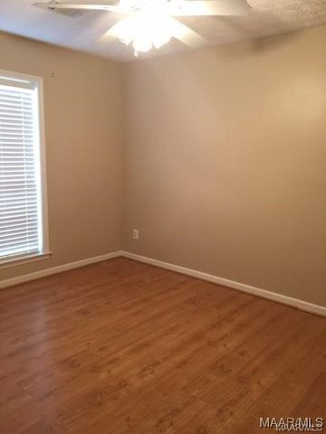 107 Glen Meadow Court, Prattville, AL 36066