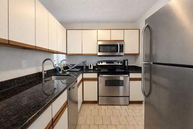 1409 Commonwealth Ave 301, Boston, MA 02135