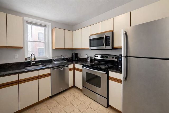 1409 Commonwealth Ave 301, Boston, MA 02135