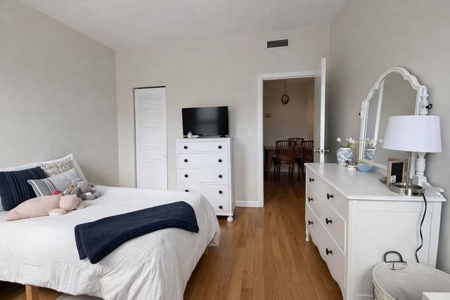 1409 Commonwealth Ave 301, Boston, MA 02135