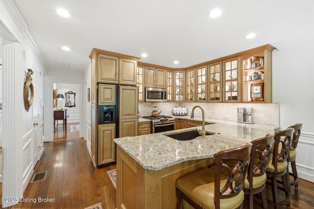 2 Brownsboro Hill Rd, Louisville, KY 40207