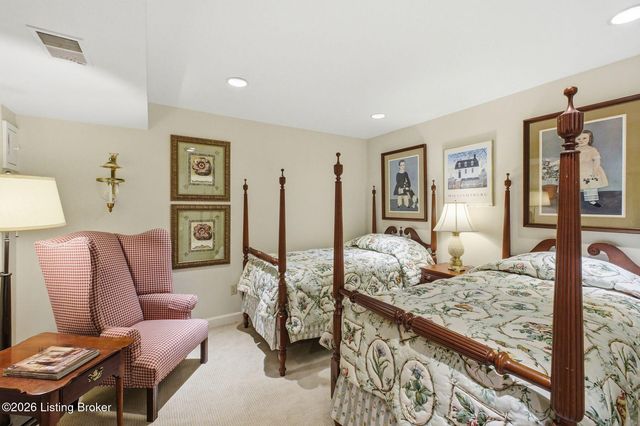 2 Brownsboro Hill Rd, Louisville, KY 40207