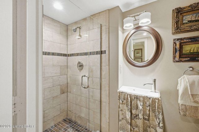 2 Brownsboro Hill Rd, Louisville, KY 40207