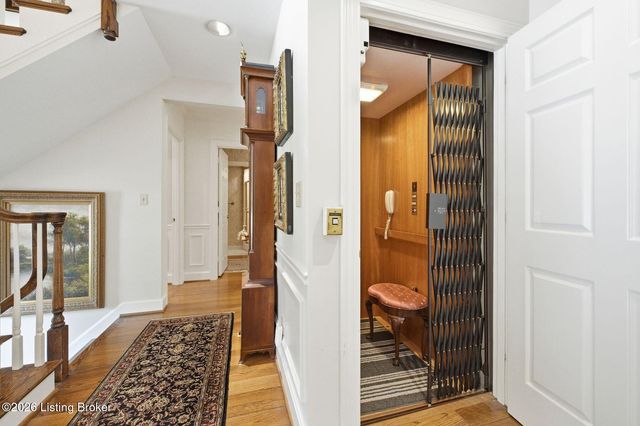 2 Brownsboro Hill Rd, Louisville, KY 40207
