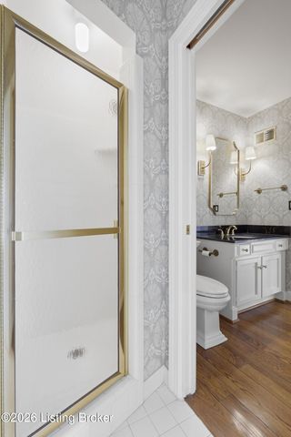 2 Brownsboro Hill Rd, Louisville, KY 40207