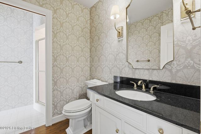 2 Brownsboro Hill Rd, Louisville, KY 40207