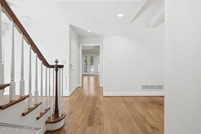 2 Brownsboro Hill Rd, Louisville, KY 40207