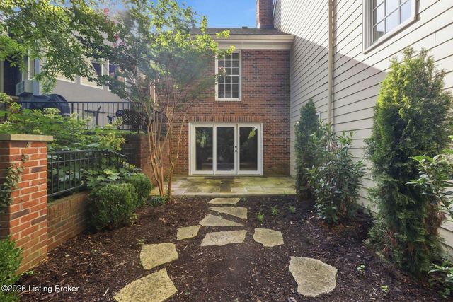 2 Brownsboro Hill Rd, Louisville, KY 40207