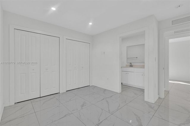 2490 NW 44th St, Miami, FL 33142