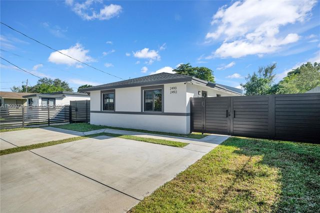 2490 NW 44th St, Miami, FL 33142