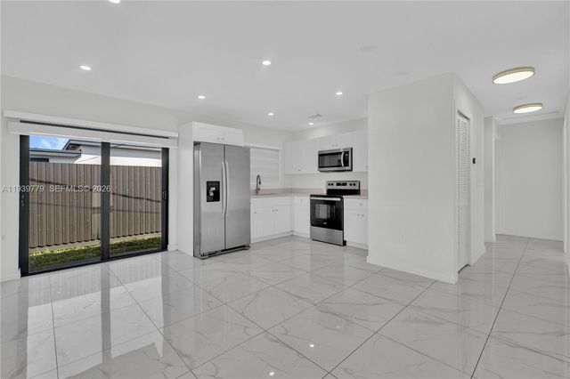 2490 NW 44th St, Miami, FL 33142