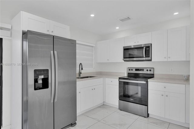 2490 NW 44th St, Miami, FL 33142