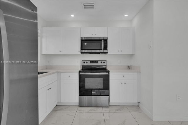 2490 NW 44th St, Miami, FL 33142