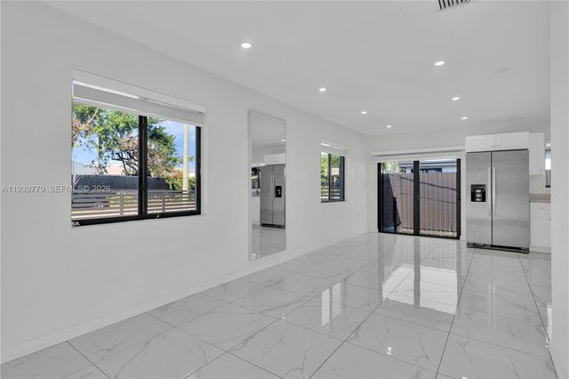 2490 NW 44th St, Miami, FL 33142