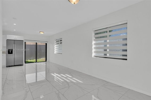 2490 NW 44th St, Miami, FL 33142