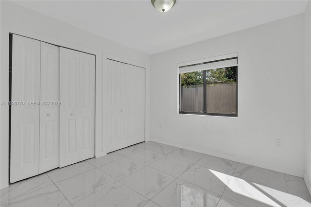 2490 NW 44th St, Miami, FL 33142