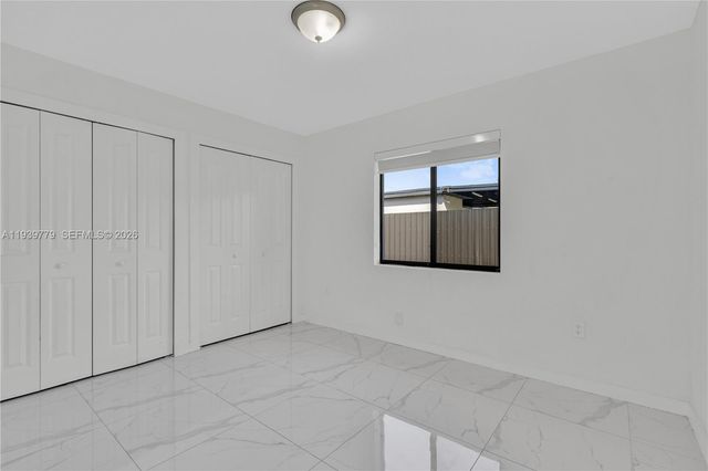 2490 NW 44th St, Miami, FL 33142