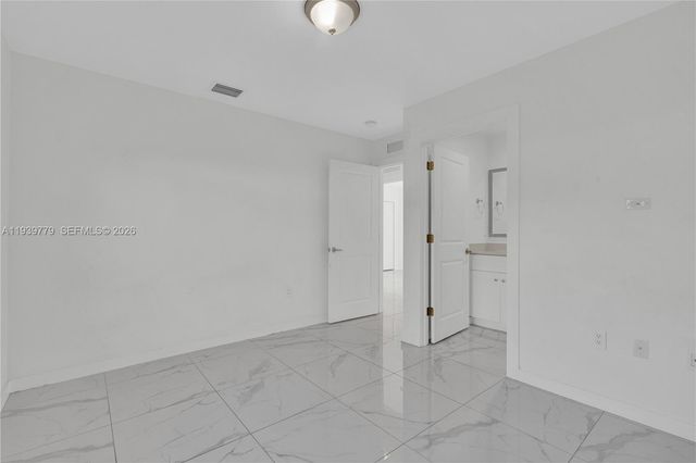 2490 NW 44th St, Miami, FL 33142