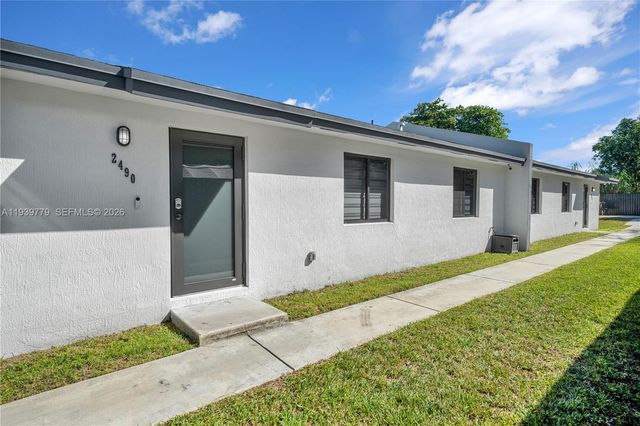 2490 NW 44th St, Miami, FL 33142