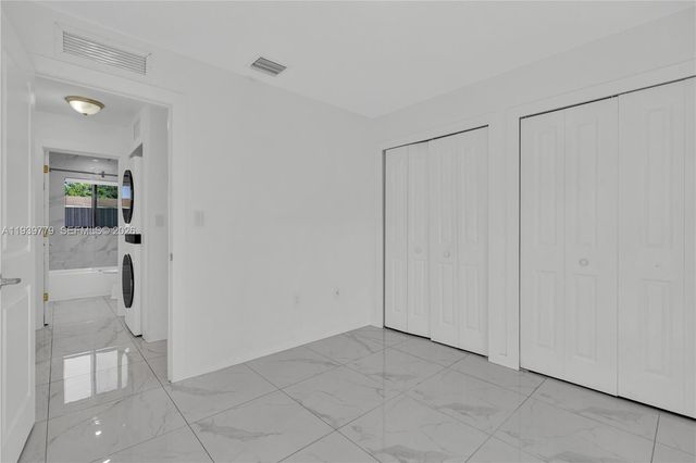 2490 NW 44th St, Miami, FL 33142