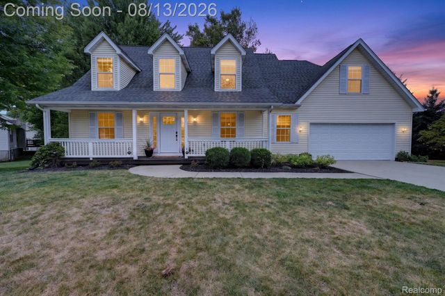 2028 Waterside Drive, Fenton Charter Township, MI 48430