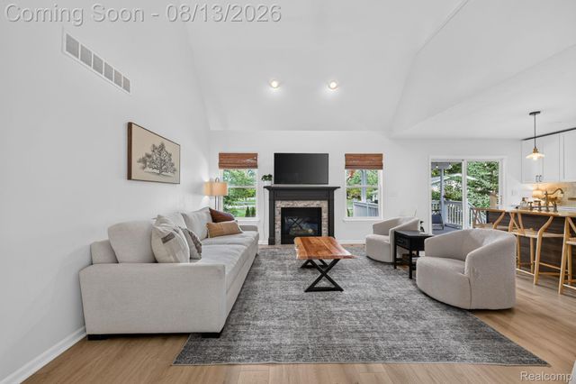 2028 Waterside Drive, Fenton Charter Township, MI 48430