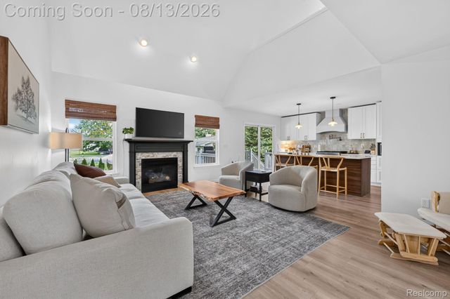 2028 Waterside Drive, Fenton Charter Township, MI 48430