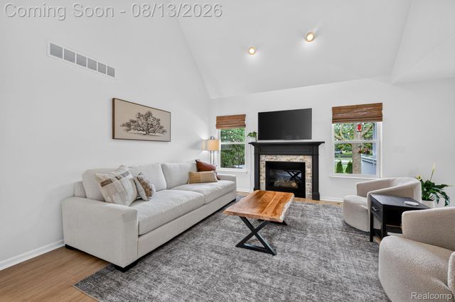 2028 Waterside Drive, Fenton Charter Township, MI 48430