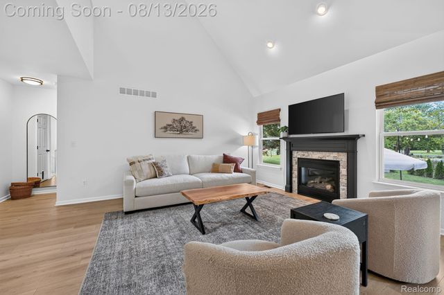 2028 Waterside Drive, Fenton Charter Township, MI 48430