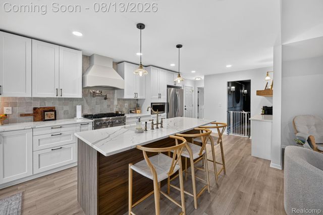 2028 Waterside Drive, Fenton Charter Township, MI 48430