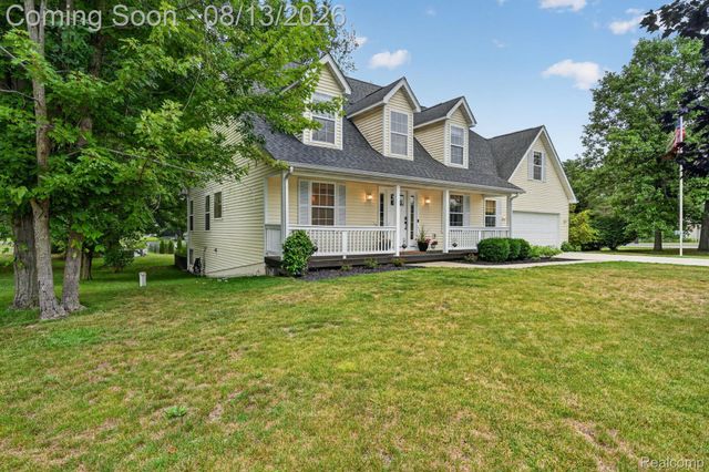 2028 Waterside Drive, Fenton Charter Township, MI 48430
