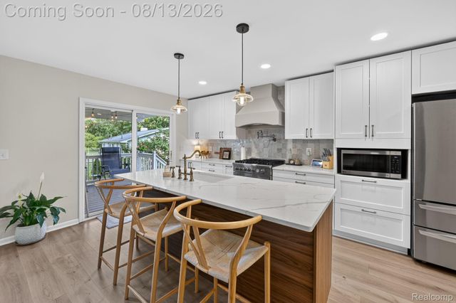 2028 Waterside Drive, Fenton Charter Township, MI 48430