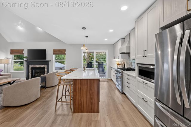 2028 Waterside Drive, Fenton Charter Township, MI 48430
