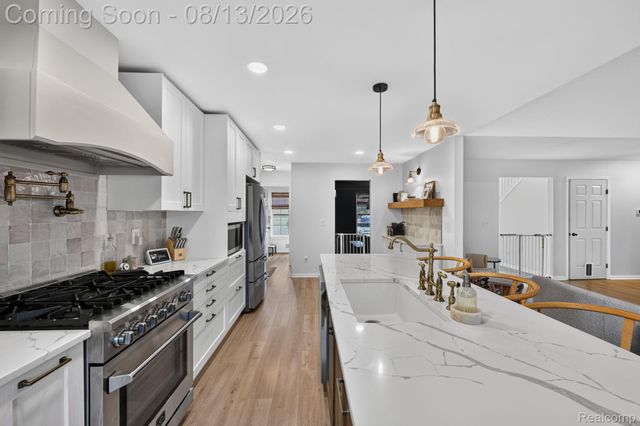 2028 Waterside Drive, Fenton Charter Township, MI 48430