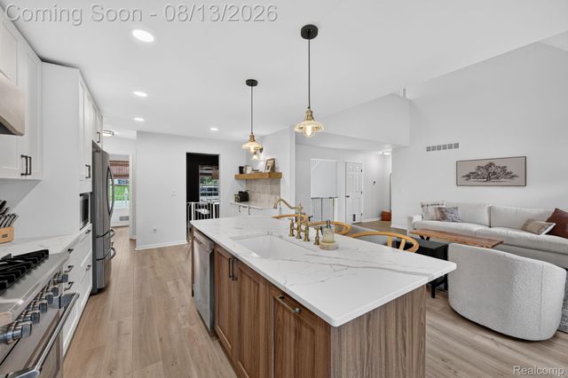 2028 Waterside Drive, Fenton Charter Township, MI 48430