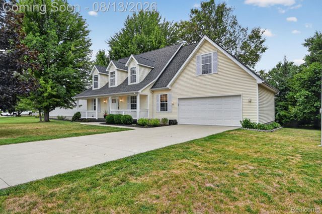 2028 Waterside Drive, Fenton Charter Township, MI 48430