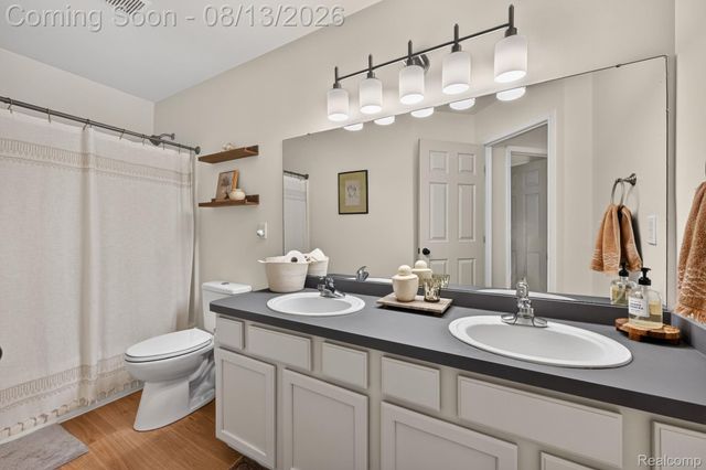 2028 Waterside Drive, Fenton Charter Township, MI 48430