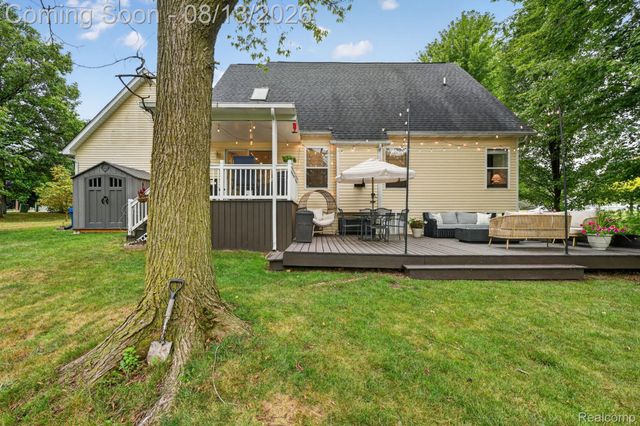 2028 Waterside Drive, Fenton Charter Township, MI 48430