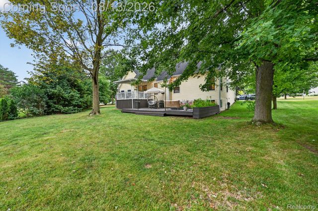 2028 Waterside Drive, Fenton Charter Township, MI 48430