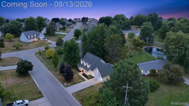2028 Waterside Drive, Fenton Charter Township, MI 48430